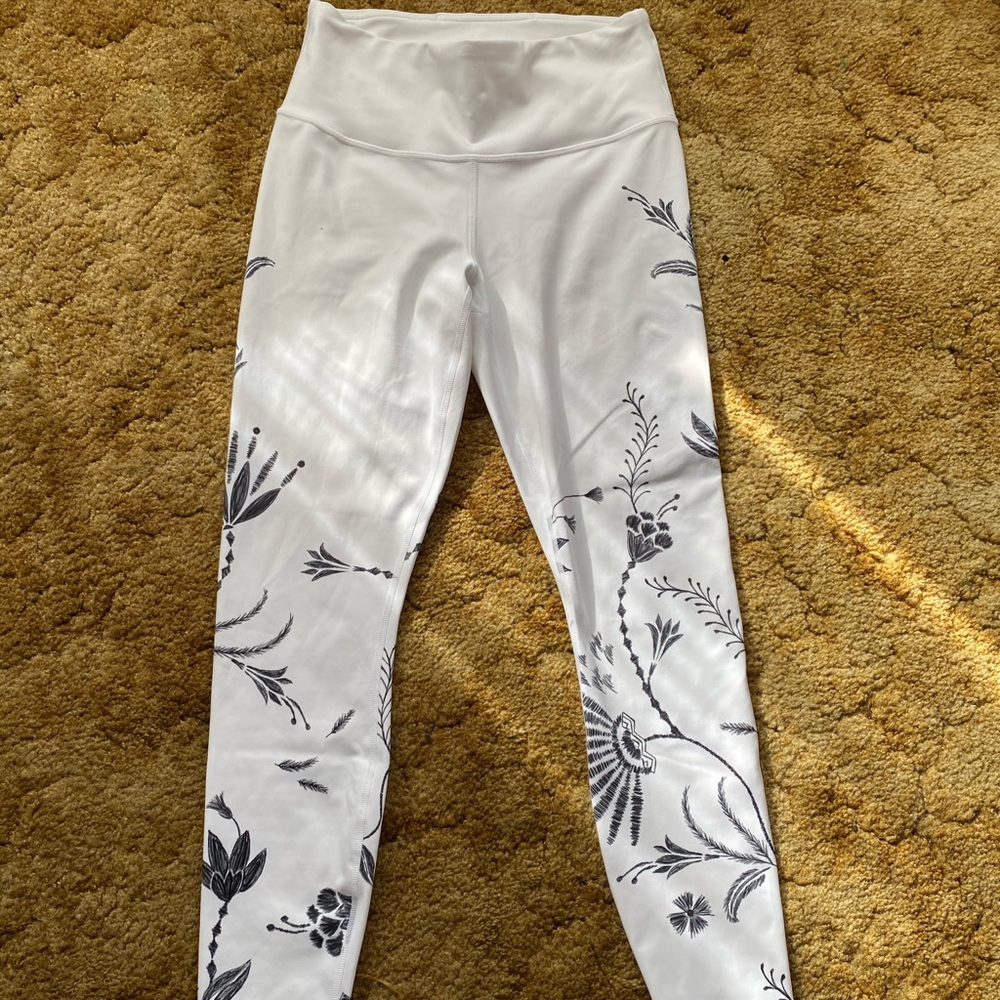 NWOT Athleta | white floral leggings